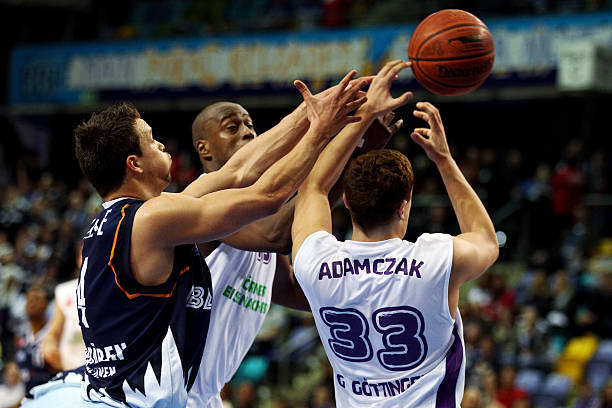 罚球员沉着 罚球员沉着