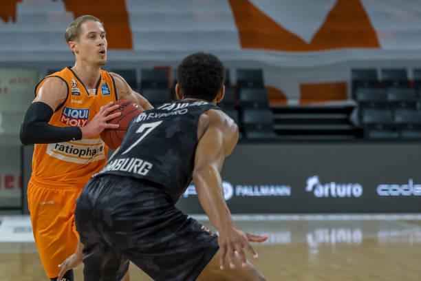 后隐含着一 后隐含着一